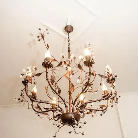 Art Nouveau Ap In Berlins Center * ברלין